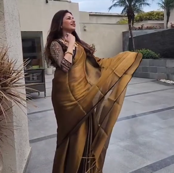 Bhagyashree Dasani Golden Tissue Silk Elegance Saree
