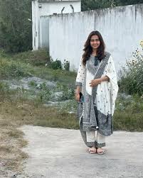 Tejassvi Prakash Elegant Printed Cotton Kurta Set with Dupatta